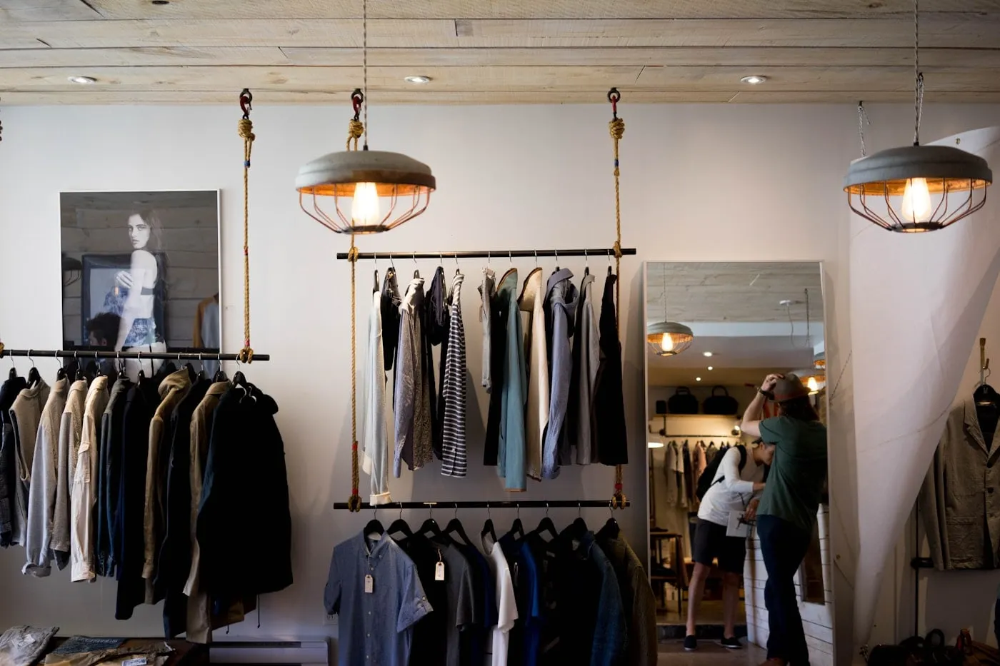 Interior de una boutique de ropa